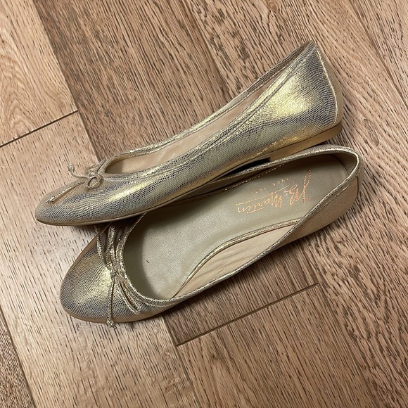 Stunning gold metallic leather ballet flat - Picture 3 of 3